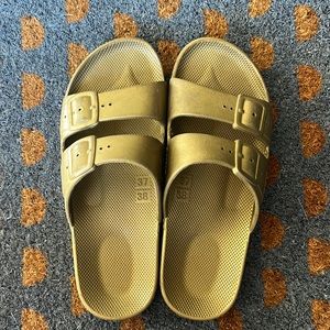 Freedom Moses sandals gold